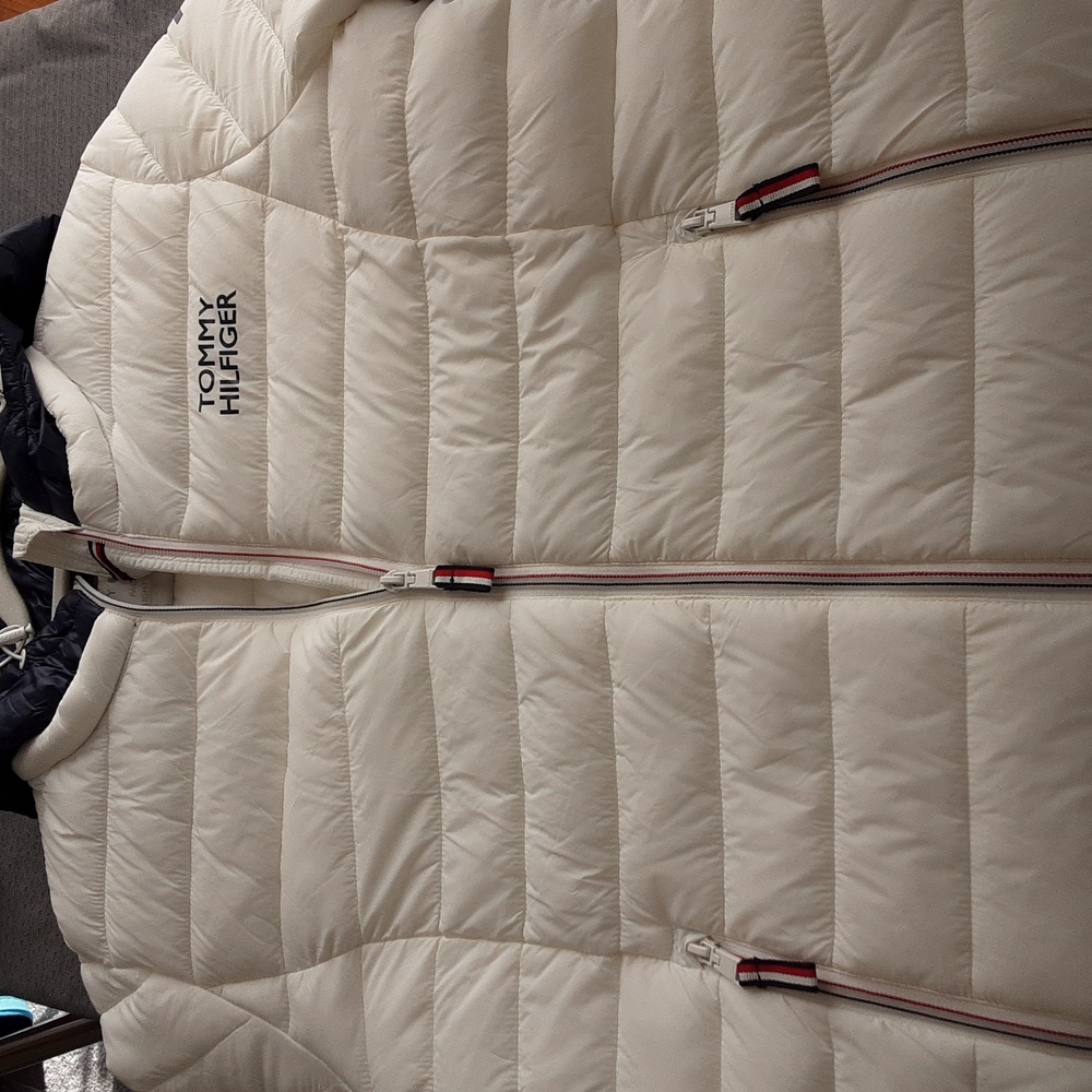 Tommy Hilfiger Puffer Jacket EUC - Picture 6 of 16